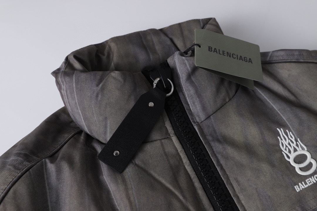 【BALENCIAGA   公式旗艦店】バレンシアガ   ダウンジャケット ご好評に付き再入荷！  241214