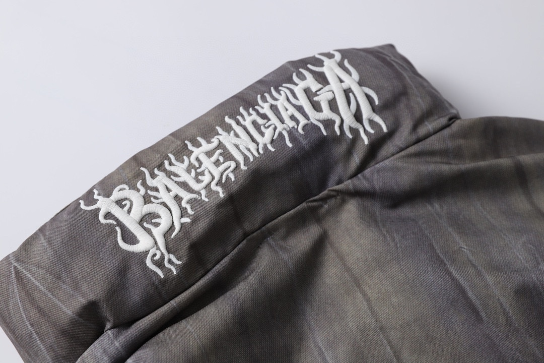 【BALENCIAGA   公式旗艦店】バレンシアガ   ダウンジャケット ご好評に付き再入荷！  241214