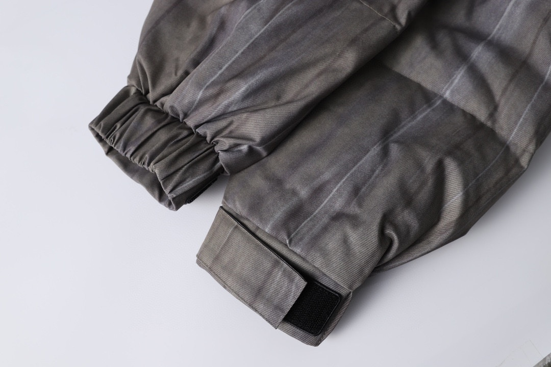 【BALENCIAGA   公式旗艦店】バレンシアガ   ダウンジャケット ご好評に付き再入荷！  241214