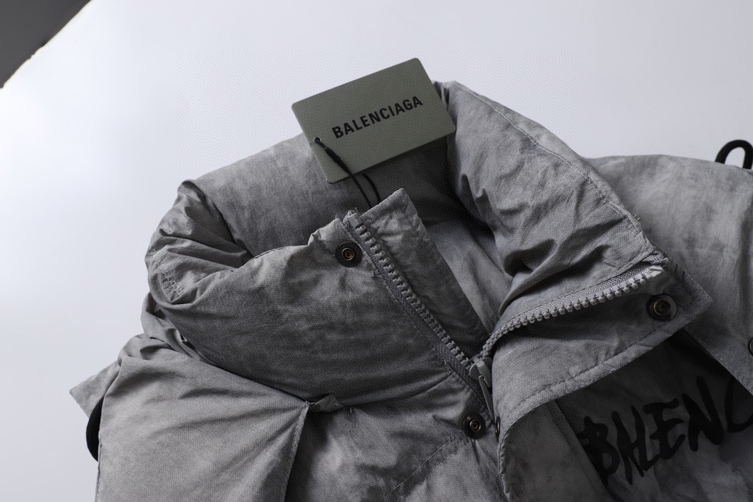 【BALENCIAGA   公式旗艦店】バレンシアガ   ダウンジャケット ご好評に付き再入荷！ 241214