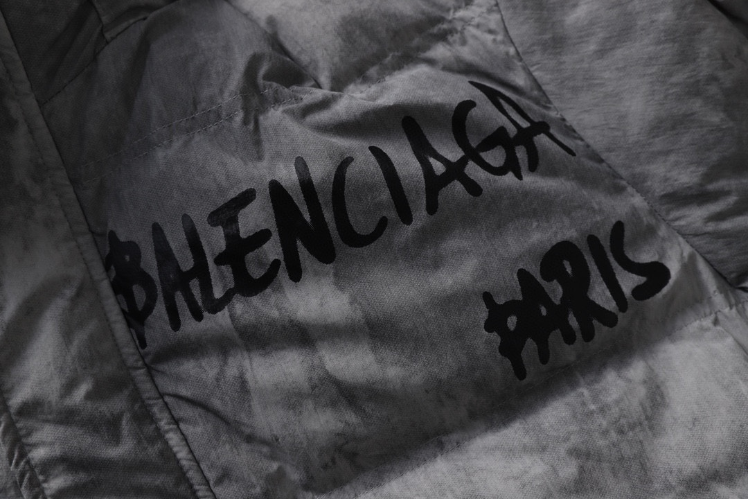 【BALENCIAGA   公式旗艦店】バレンシアガ   ダウンジャケット ご好評に付き再入荷！ 241214