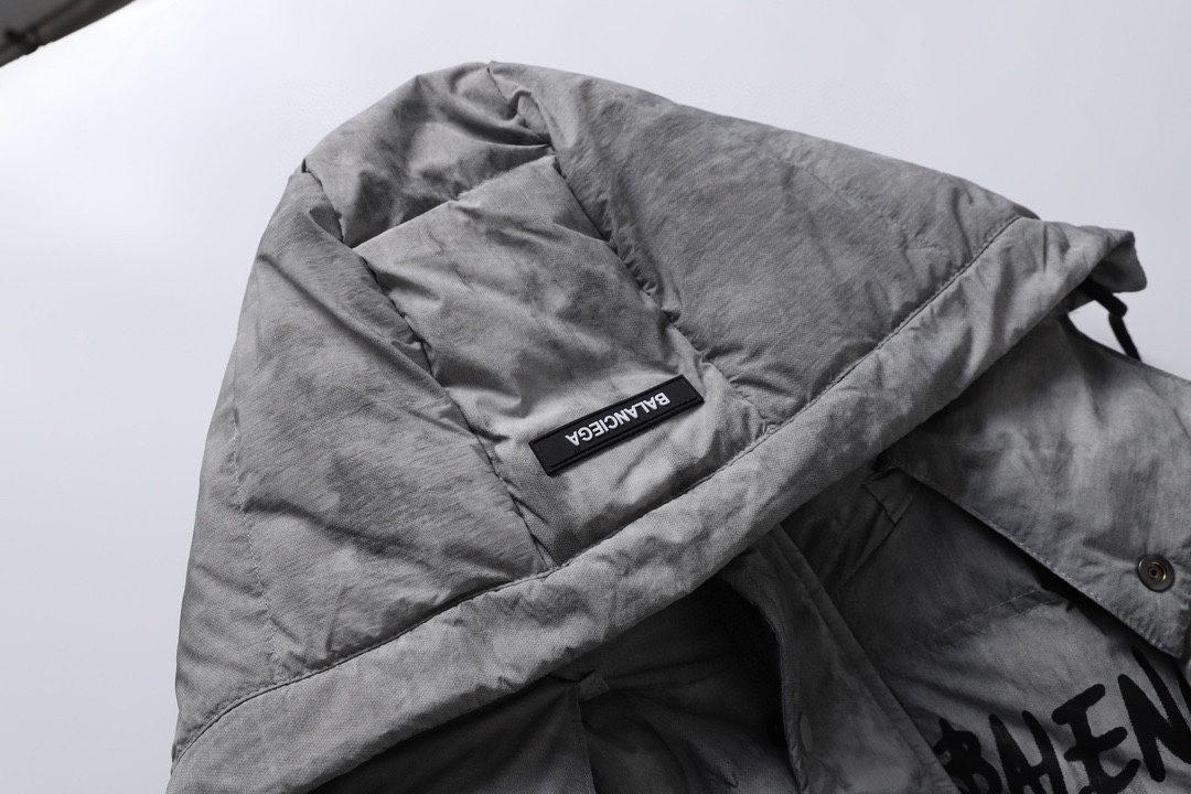 【BALENCIAGA   公式旗艦店】バレンシアガ   ダウンジャケット ご好評に付き再入荷！ 241214