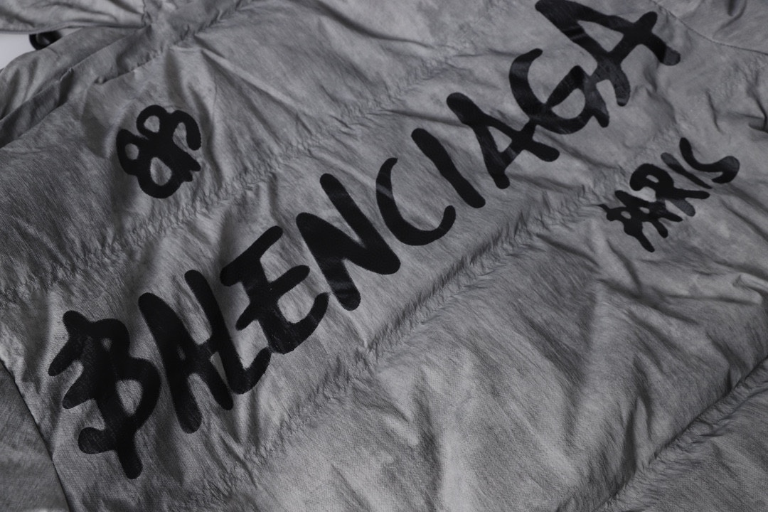 【BALENCIAGA   公式旗艦店】バレンシアガ   ダウンジャケット ご好評に付き再入荷！ 241214