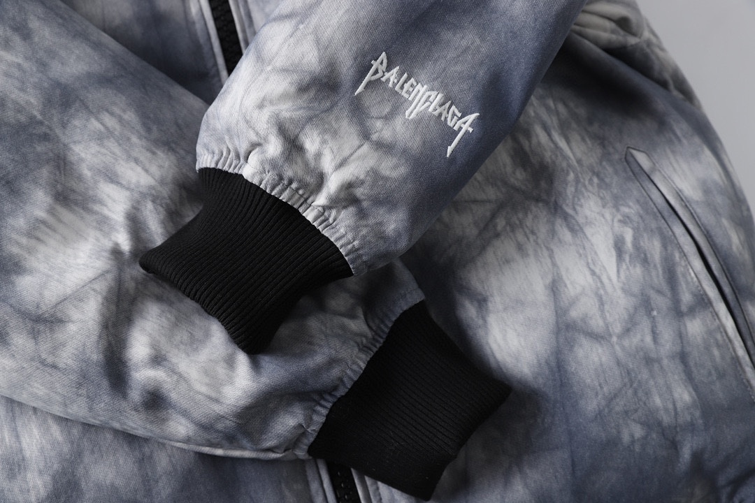 【BALENCIAGA   公式旗艦店】バレンシアガ   ダウンジャケット ご好評に付き再入荷！ 241214