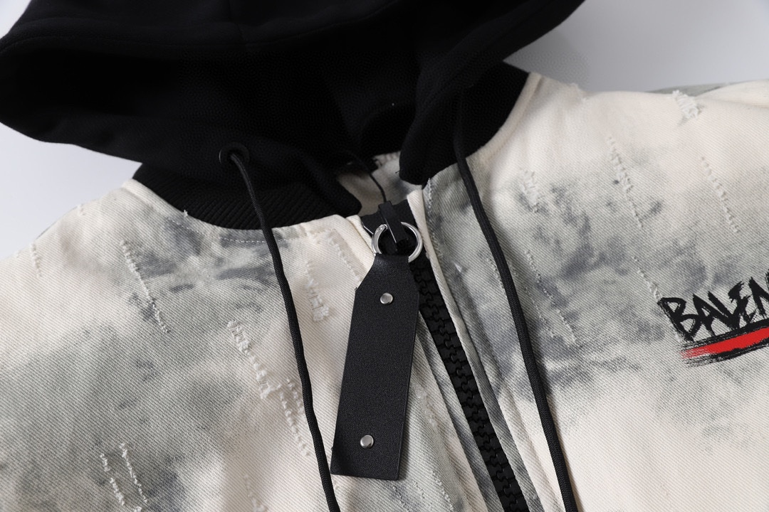 【BALENCIAGA   公式旗艦店】バレンシアガ   ダウンジャケット ご好評に付き再入荷！ 241214