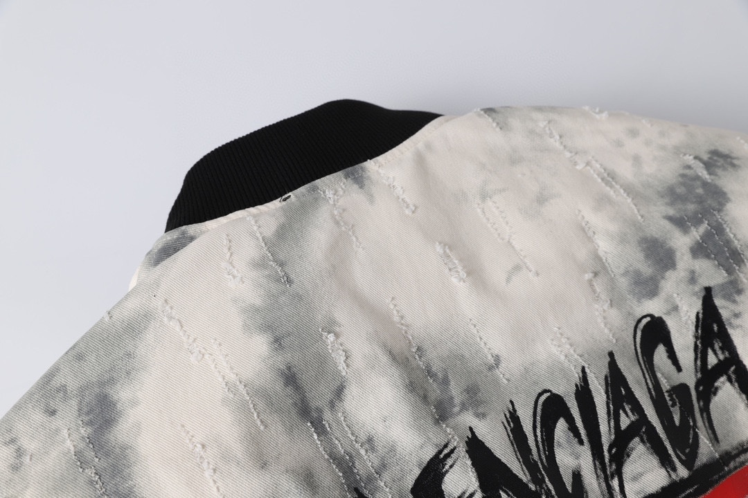 【BALENCIAGA   公式旗艦店】バレンシアガ   ダウンジャケット ご好評に付き再入荷！ 241214