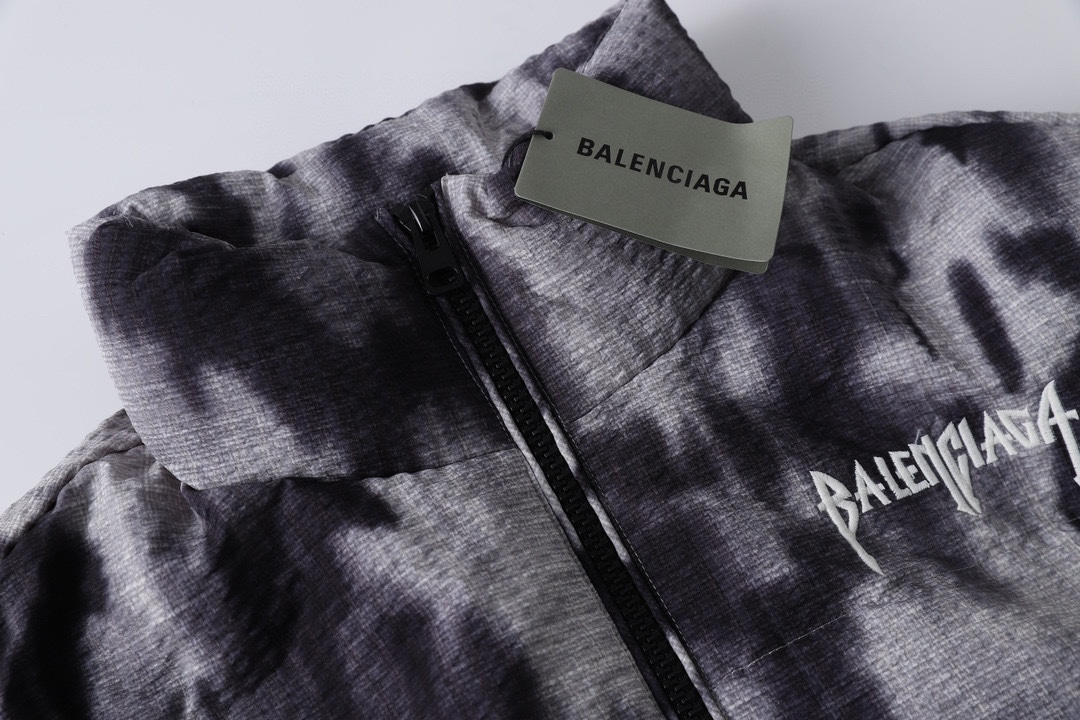 【BALENCIAGA   公式旗艦店】バレンシアガ   ダウンジャケット ご好評に付き再入荷！ 241214