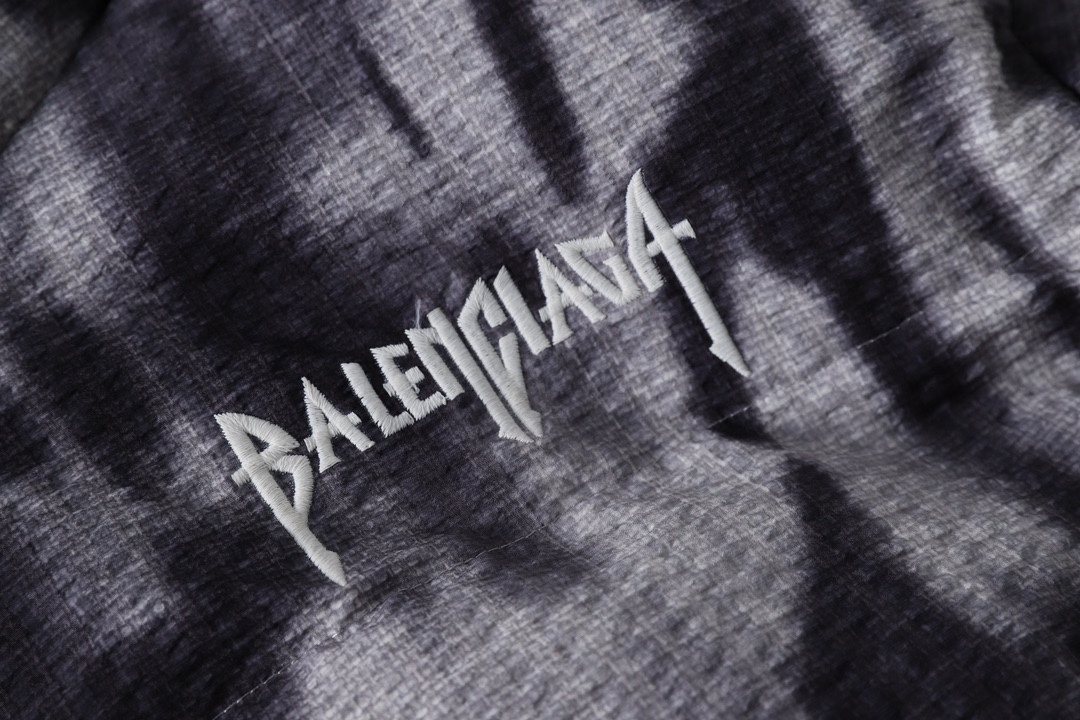 【BALENCIAGA   公式旗艦店】バレンシアガ   ダウンジャケット ご好評に付き再入荷！ 241214