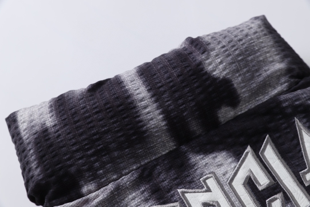 【BALENCIAGA   公式旗艦店】バレンシアガ   ダウンジャケット ご好評に付き再入荷！ 241214