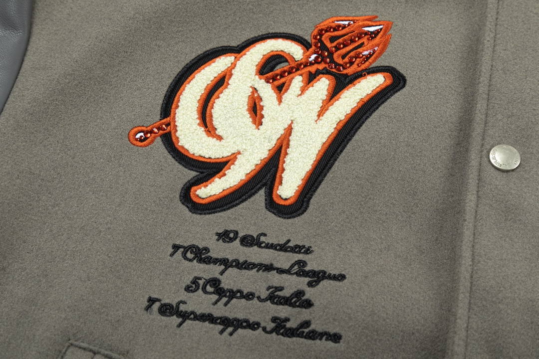 【OFF-WHITE  公式旗艦店】オフホワイト  野球着  ジャケット着ご好評に付き再入荷！241216