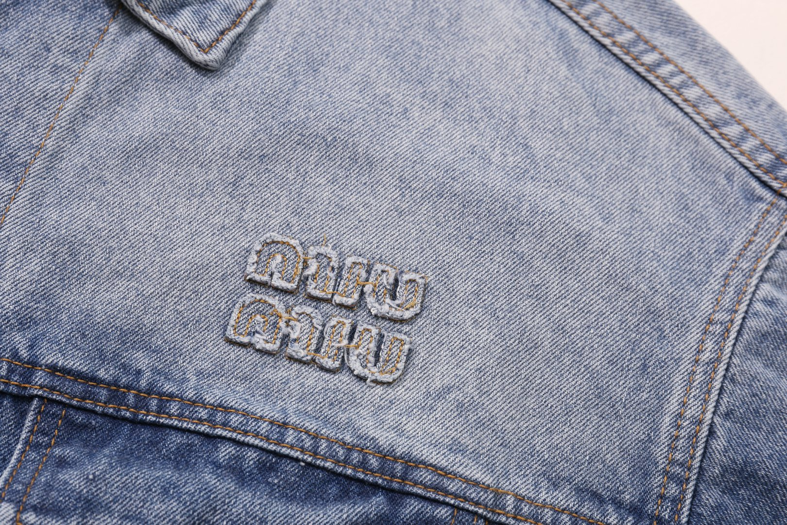 【Miumiu 公式旗艦店】ミュウミュウ  パーカー スウェット ご好評に付き再入荷！241216