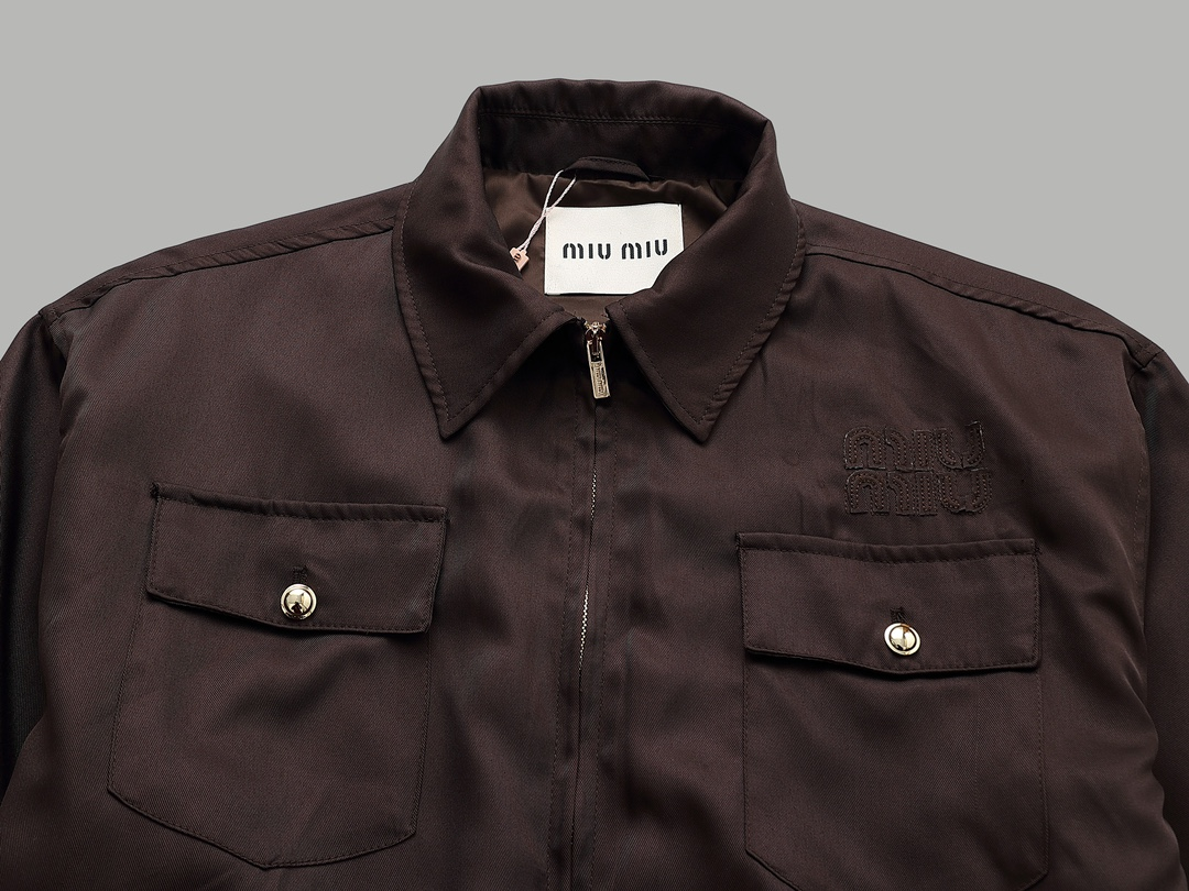 【Miumiu 公式旗艦店】ミュウミュウ  パーカー スウェット ご好評に付き再入荷！241216