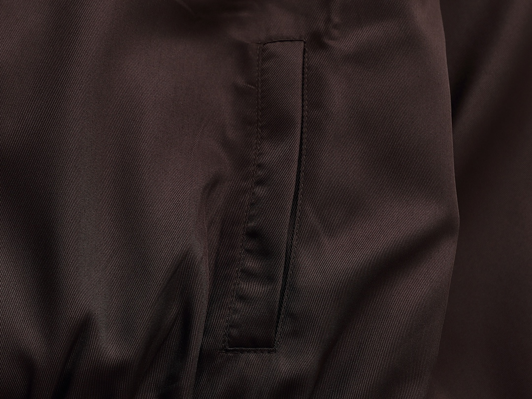 【Miumiu 公式旗艦店】ミュウミュウ  パーカー スウェット ご好評に付き再入荷！241216