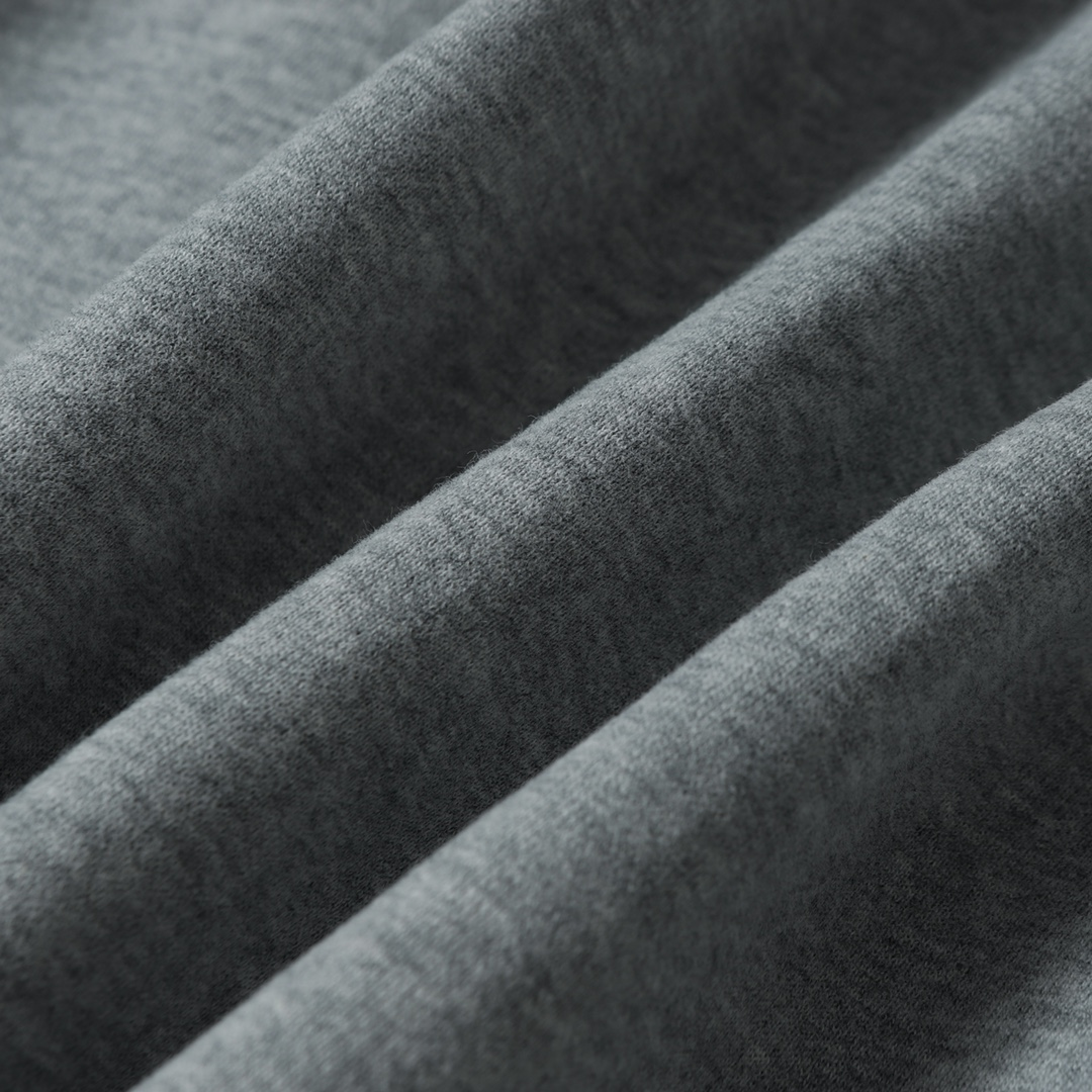 【Miumiu 公式旗艦店】 ミュウミュウ   ジャケット着  スウェット ご好評に付き再入荷！241122