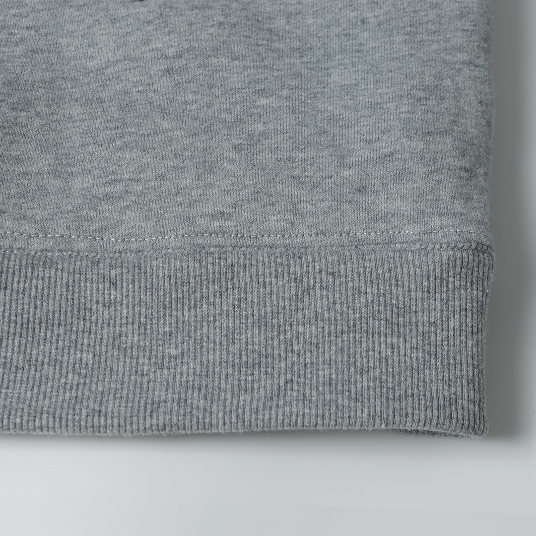 【Miumiu 公式旗艦店】 ミュウミュウ   ジャケット着  スウェット ご好評に付き再入荷！241122