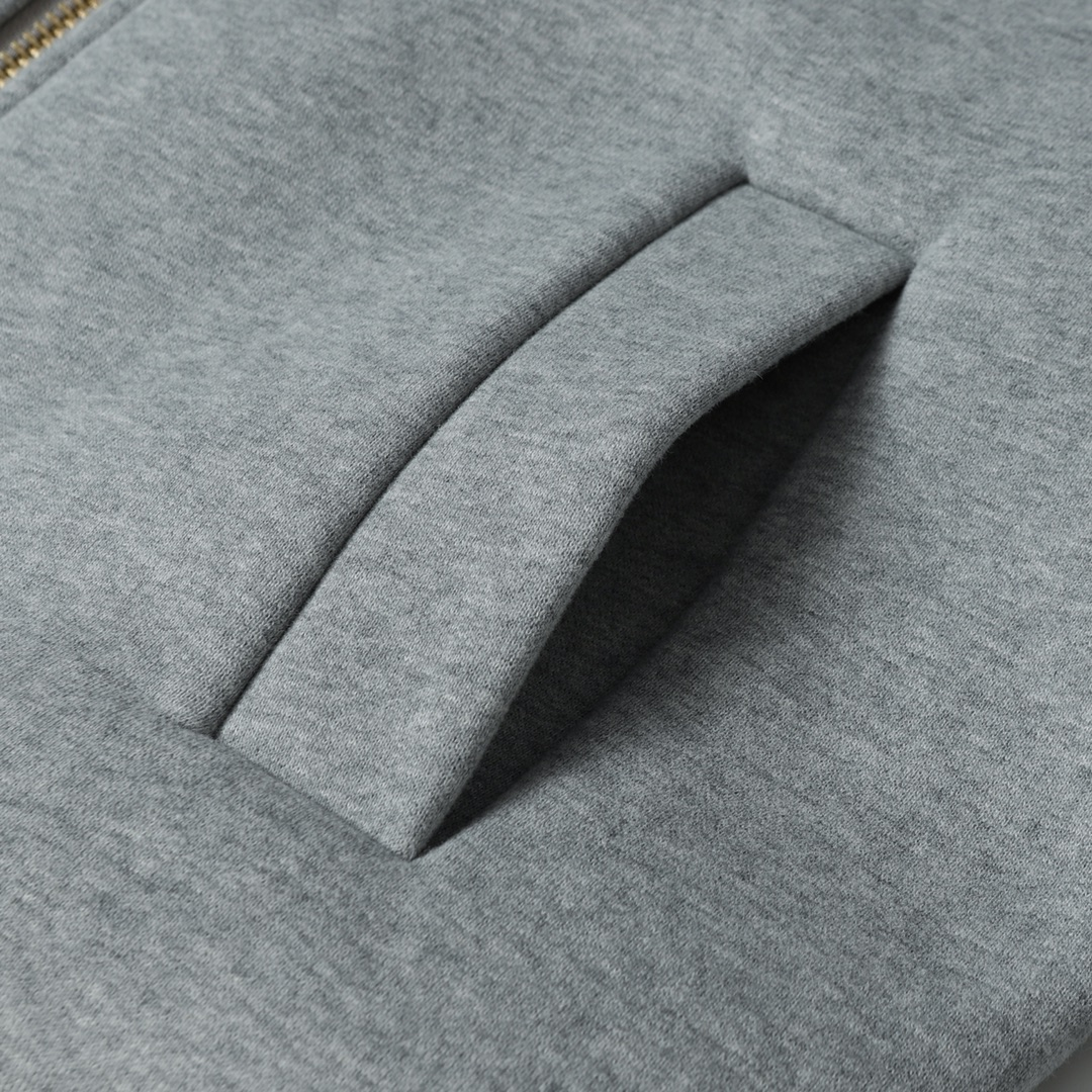 【Miumiu 公式旗艦店】 ミュウミュウ   ジャケット着  スウェット ご好評に付き再入荷！241122