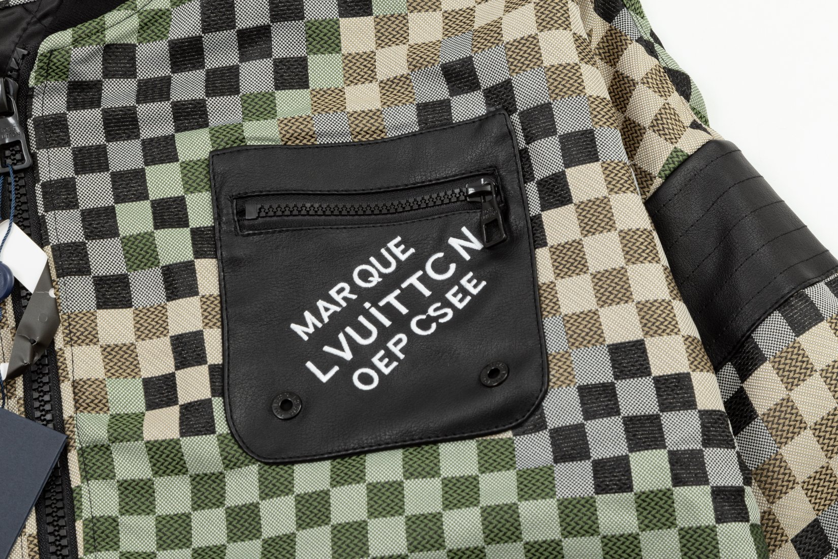 【LOUIS VUITTON  公式旗艦店】ルイヴィトン   ジャケット着 好評に付き再入荷！ 241216