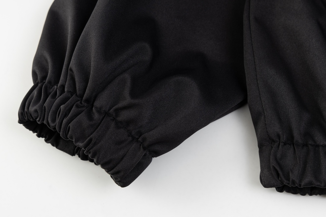 【LOUIS VUITTON  公式旗艦店】ルイヴィトン   ジャケット着 好評に付き再入荷！ 241216