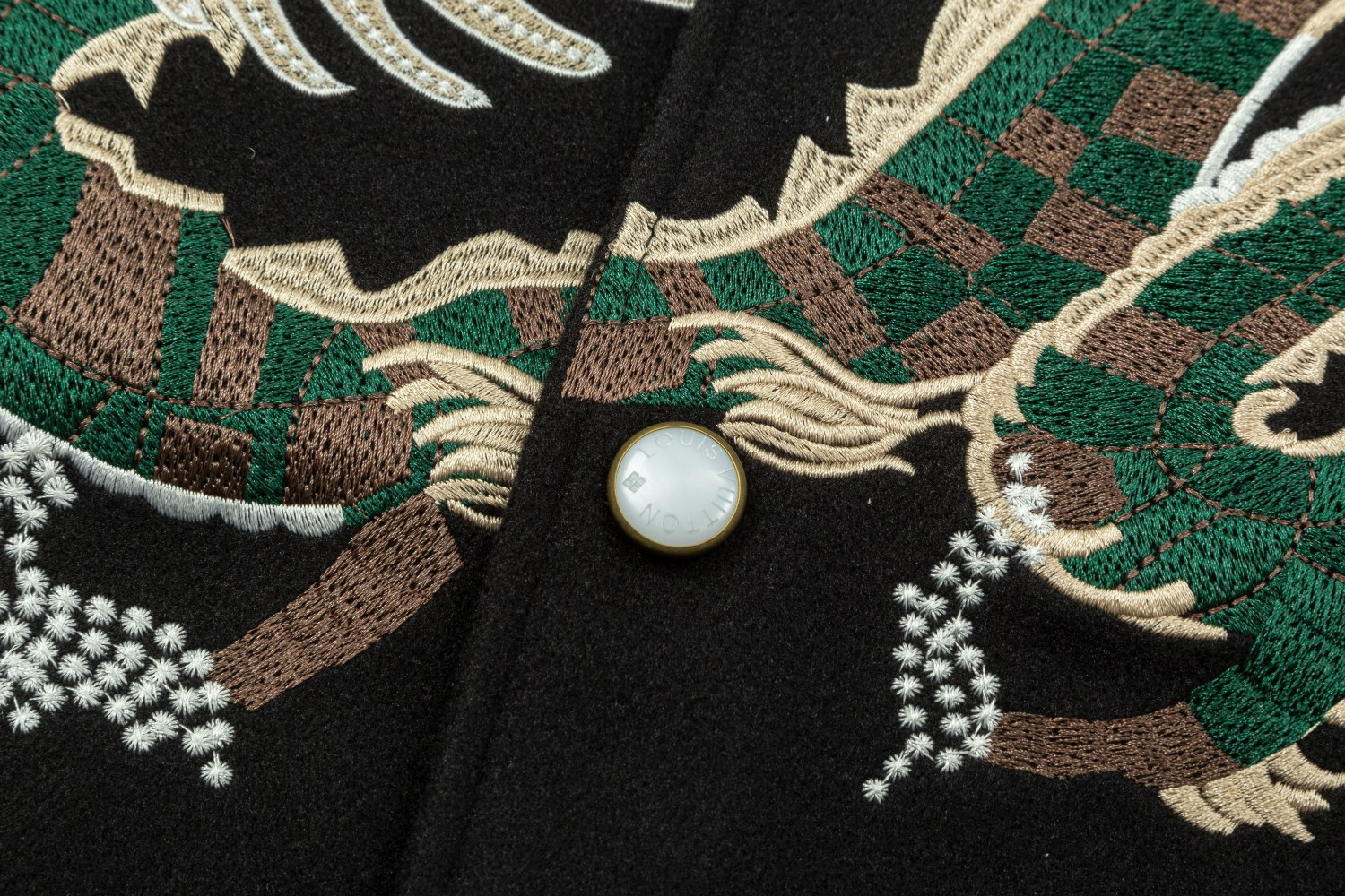 【LOUIS VUITTON  公式旗艦店】ルイヴィトン   ジャケット着 好評に付き再入荷！ 241216