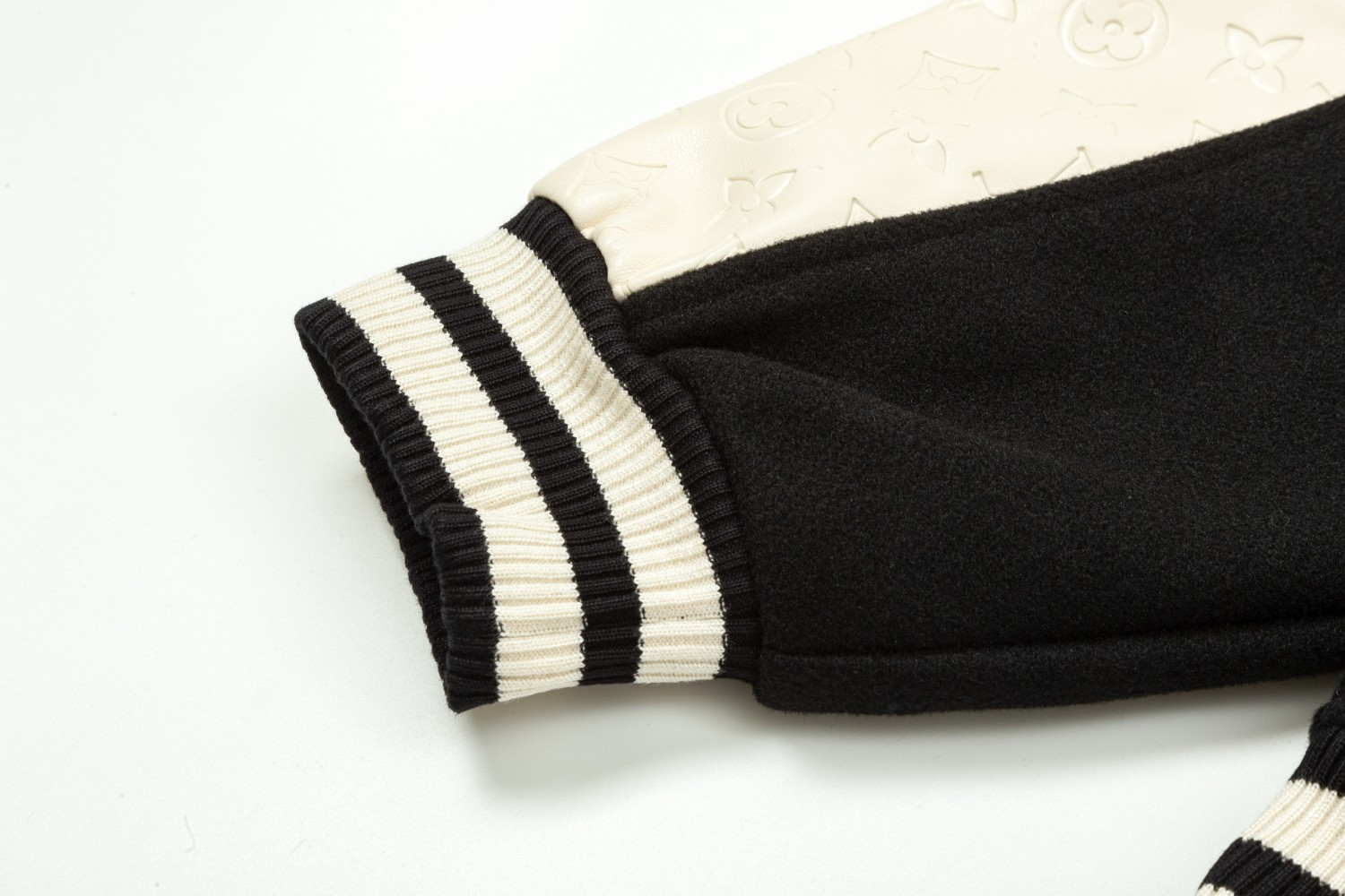 【LOUIS VUITTON  公式旗艦店】ルイヴィトン   ジャケット着 好評に付き再入荷！ 241216