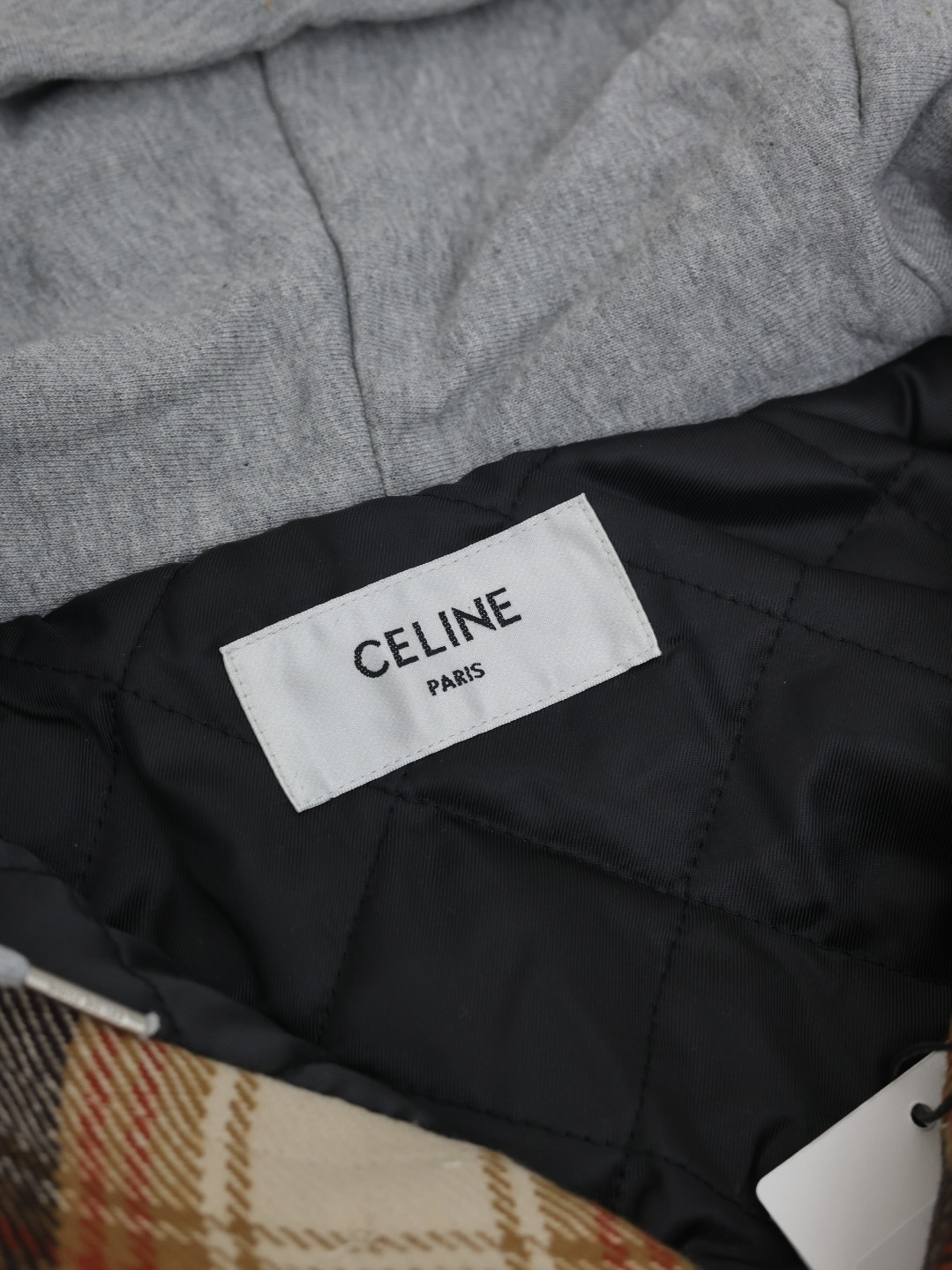 【CELINE 公式旗艦店】セリーヌ ジャケット着好評に付き再入荷！241216