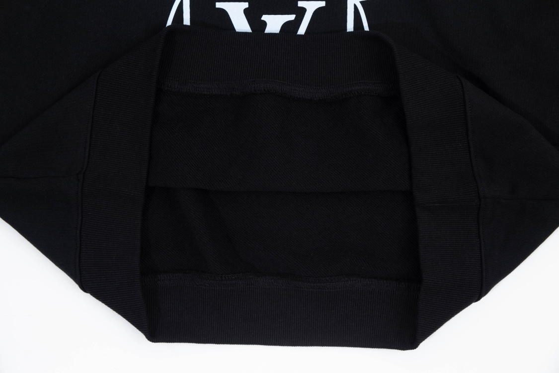 LV【LOUIS VUITTON  公式旗艦店】ルイヴィトン 丸首の衛衣 スウェット ご好評に付き再入荷！241217