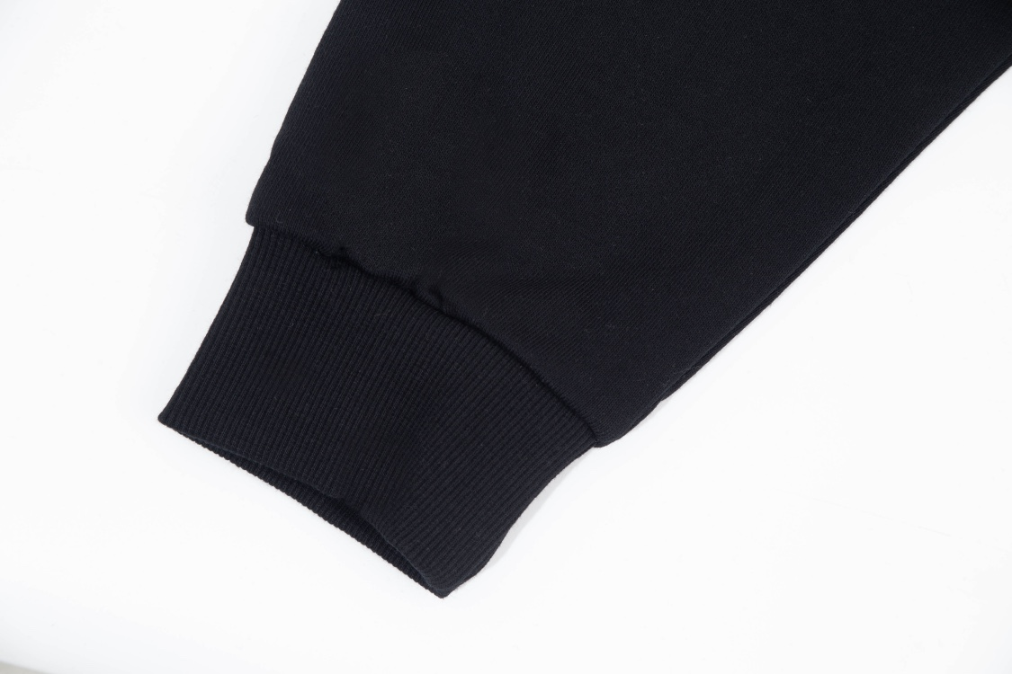 LV【LOUIS VUITTON  公式旗艦店】ルイヴィトン 丸首の衛衣 スウェット ご好評に付き再入荷！241217