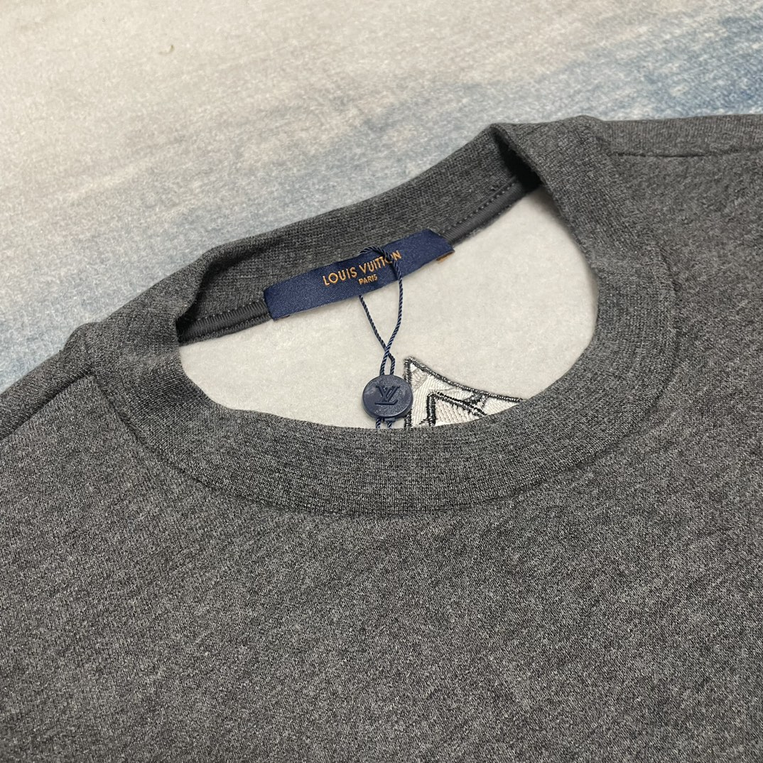 LV【LOUIS VUITTON  公式旗艦店】ルイヴィトン 丸首の衛衣 スウェット ご好評に付き再入荷！241217