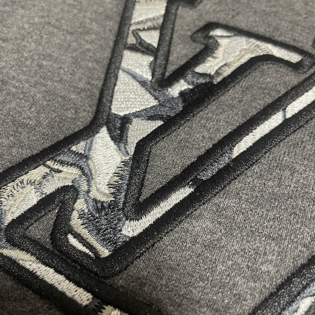 LV【LOUIS VUITTON  公式旗艦店】ルイヴィトン 丸首の衛衣 スウェット ご好評に付き再入荷！241217