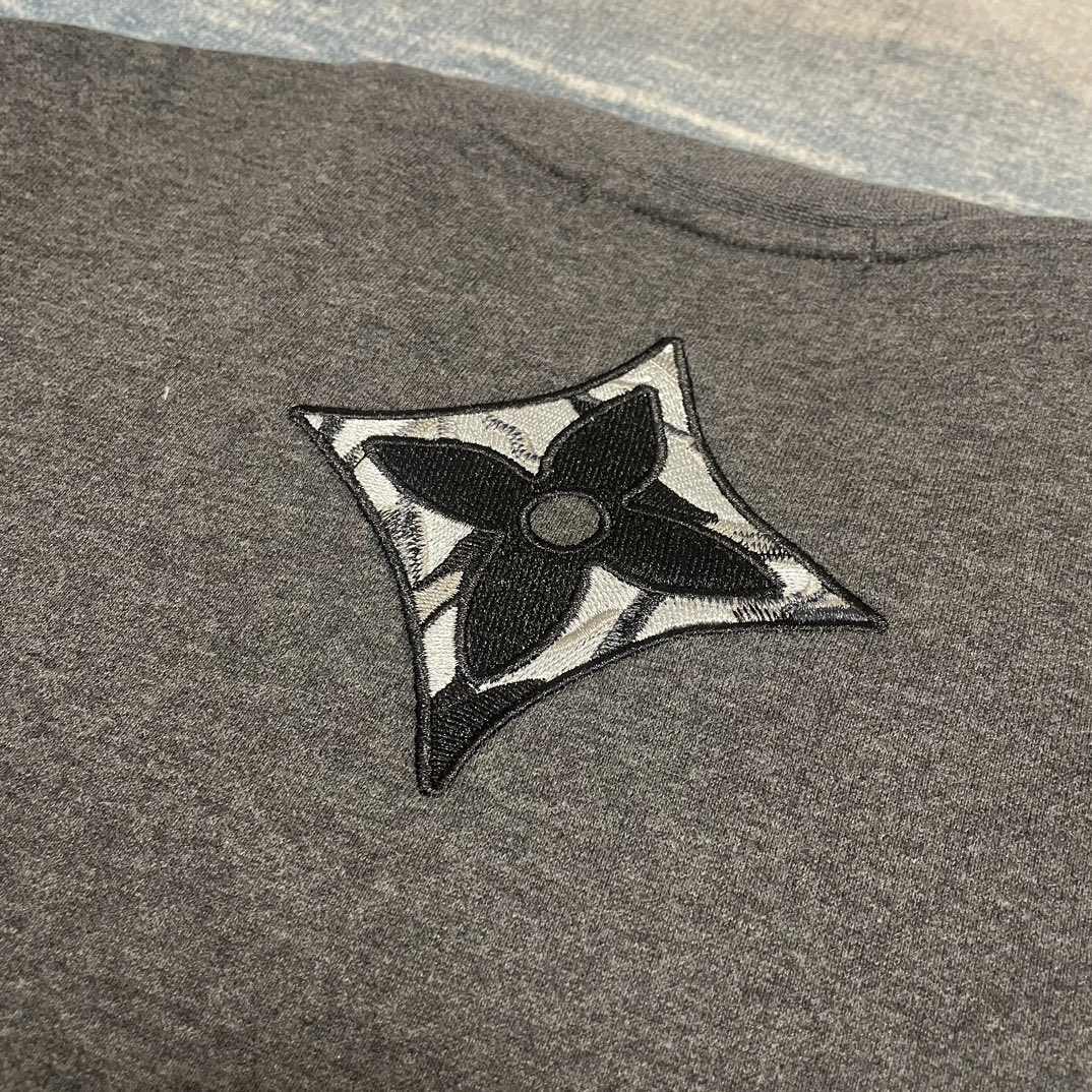 LV【LOUIS VUITTON  公式旗艦店】ルイヴィトン 丸首の衛衣 スウェット ご好評に付き再入荷！241217