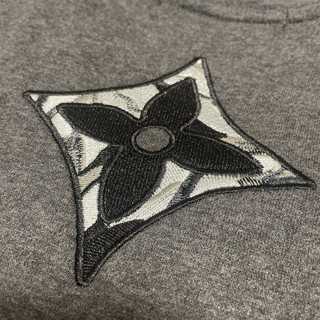 LV【LOUIS VUITTON  公式旗艦店】ルイヴィトン 丸首の衛衣 スウェット ご好評に付き再入荷！241217