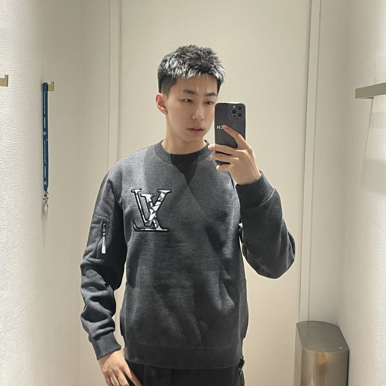 LV【LOUIS VUITTON  公式旗艦店】ルイヴィトン 丸首の衛衣 スウェット ご好評に付き再入荷！241217