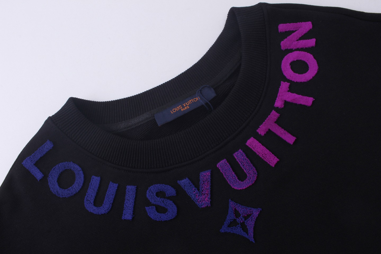 LV【LOUIS VUITTON  公式旗艦店】ルイヴィトン 丸首の衛衣 スウェット ご好評に付き再入荷！241217