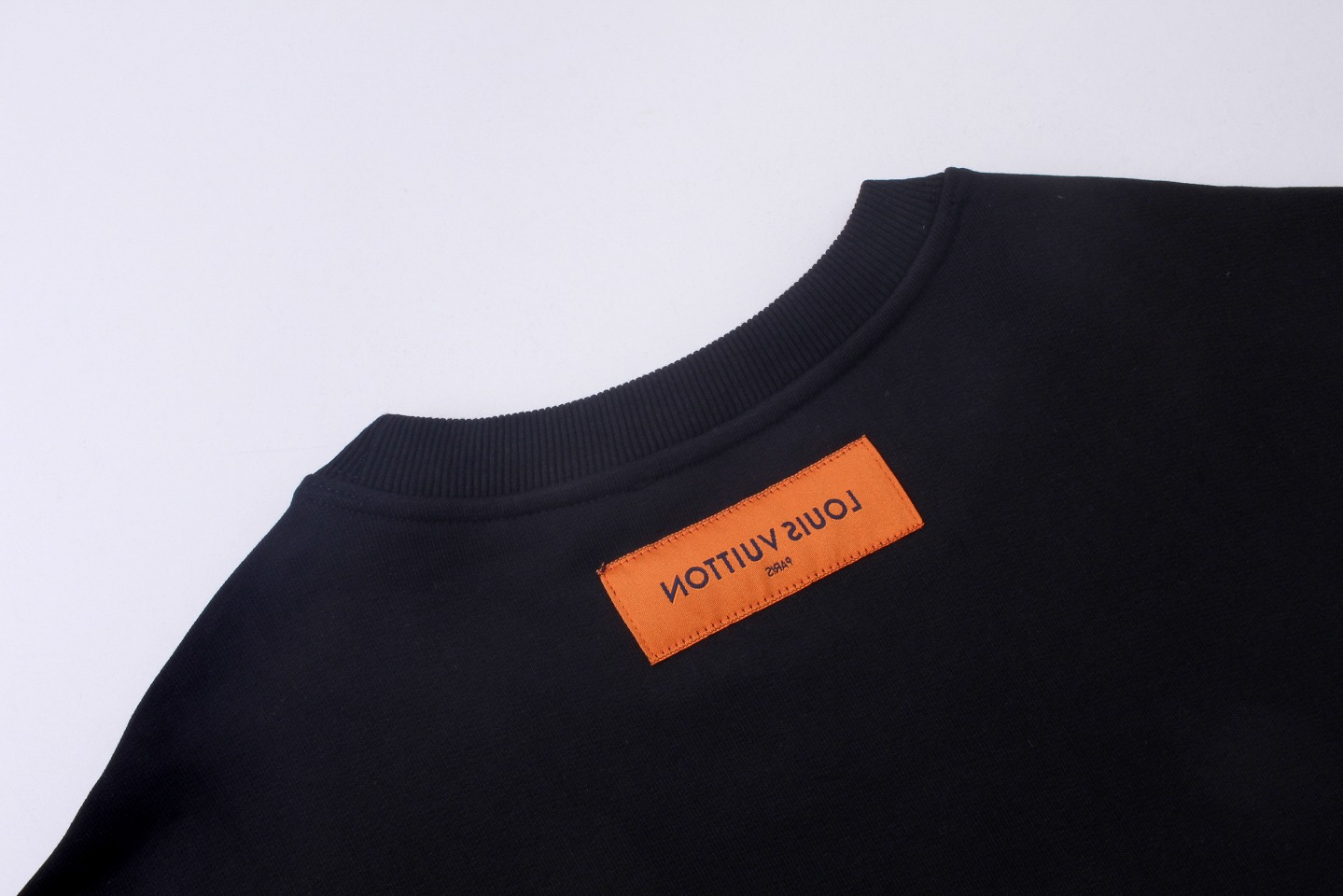 LV【LOUIS VUITTON  公式旗艦店】ルイヴィトン 丸首の衛衣 スウェット ご好評に付き再入荷！241217