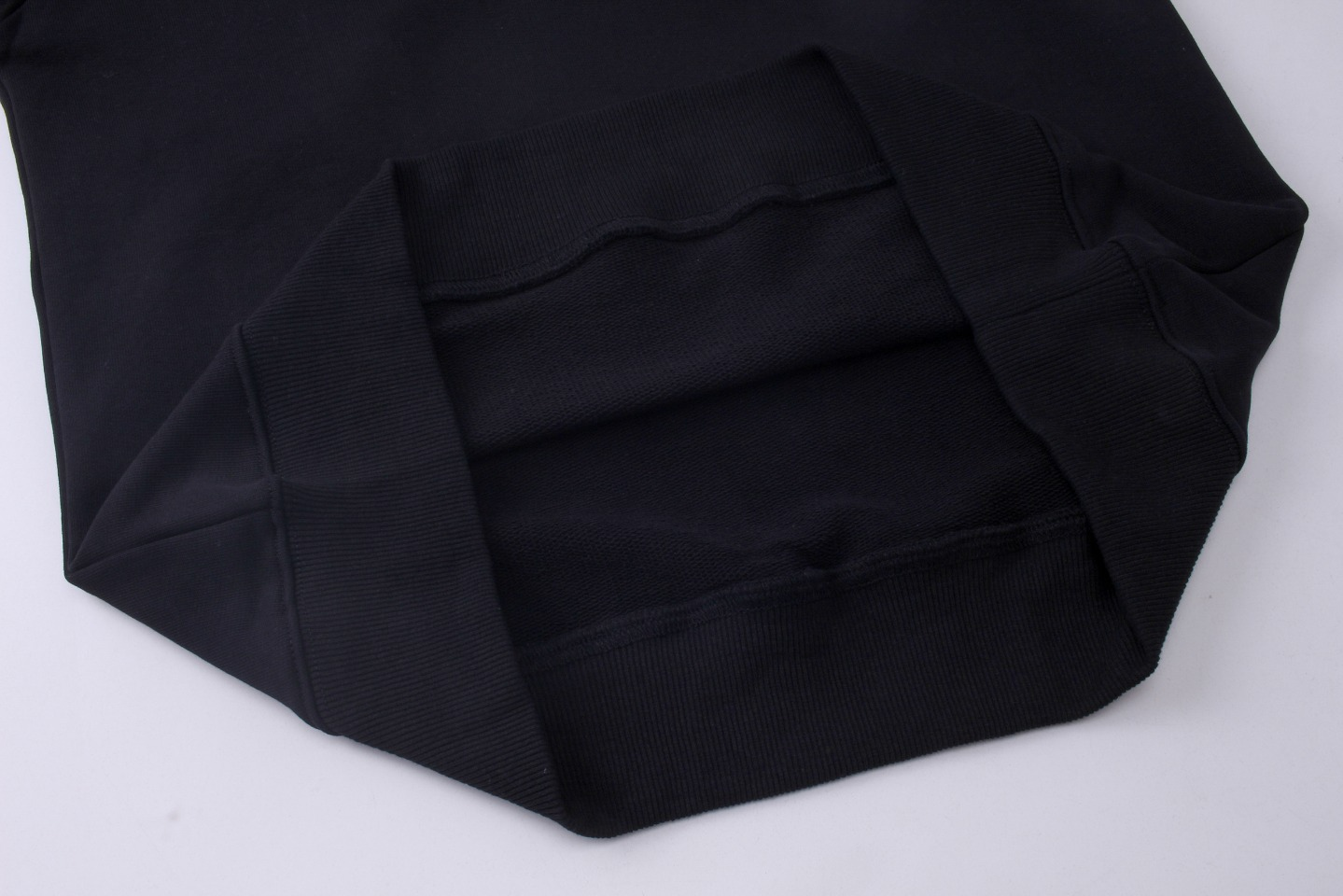 LV【LOUIS VUITTON  公式旗艦店】ルイヴィトン 丸首の衛衣 スウェット ご好評に付き再入荷！241217