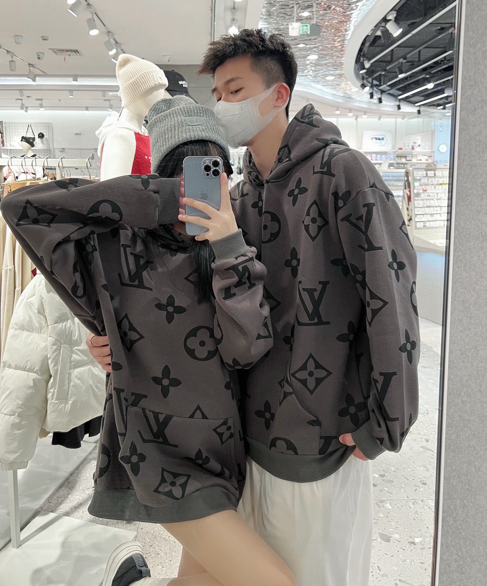 LV【LOUIS VUITTON  公式旗艦店】ルイヴィトン  パーカー  スウェット ご好評に付き再入荷！241217