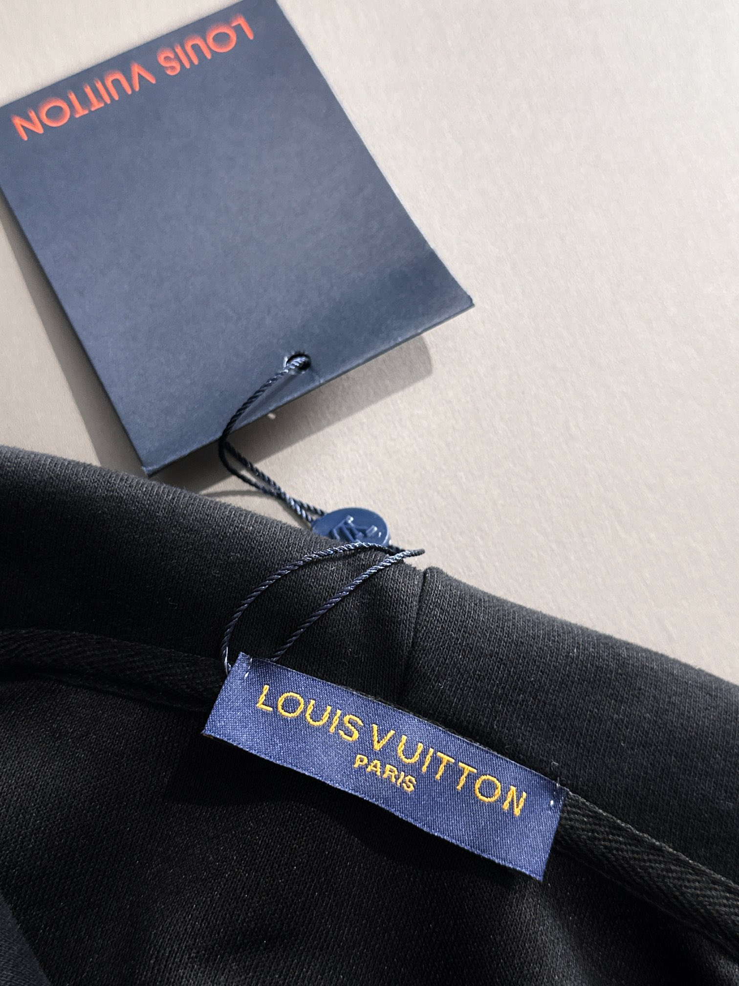 LV【LOUIS VUITTON 公式旗艦店】ルイヴィトン パーカー  スウェットご好評に付き再入荷！241217