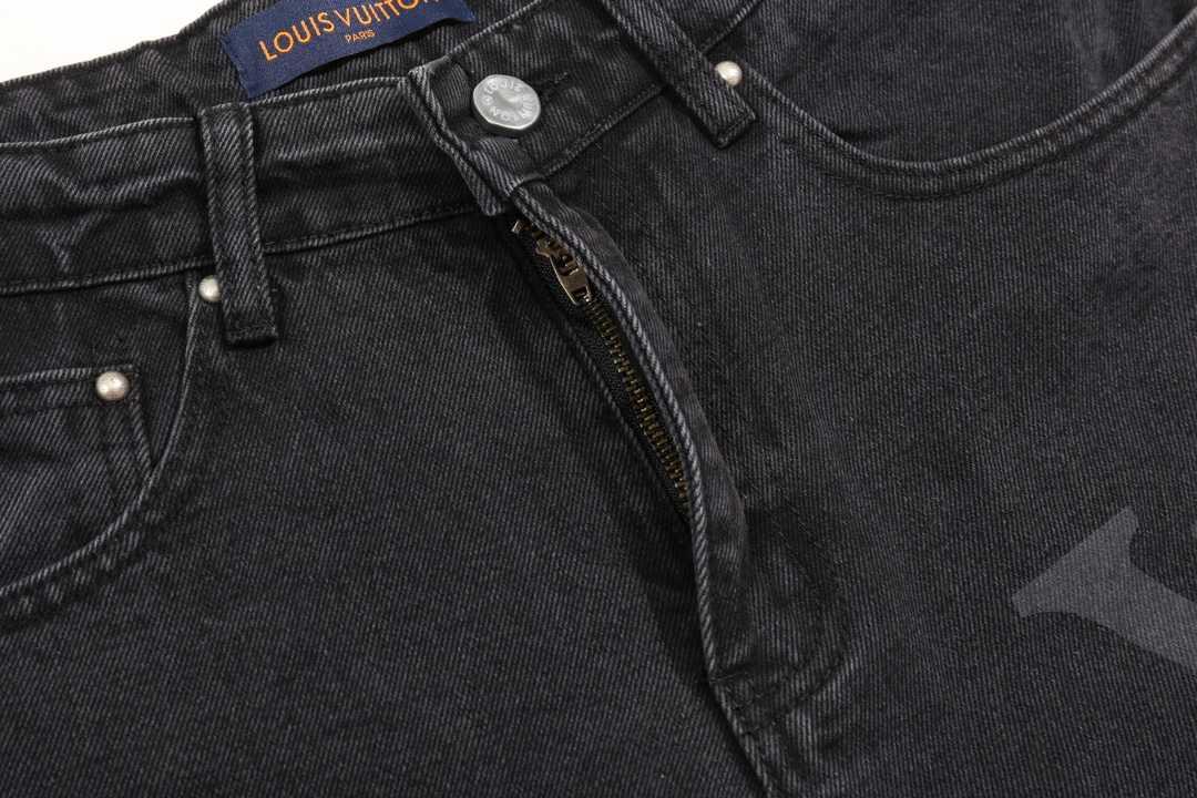 LV【LOUIS VUITTON   公式旗艦店】 ルイヴィトン  ジーパン  ご好評に付き再入荷！ 241218