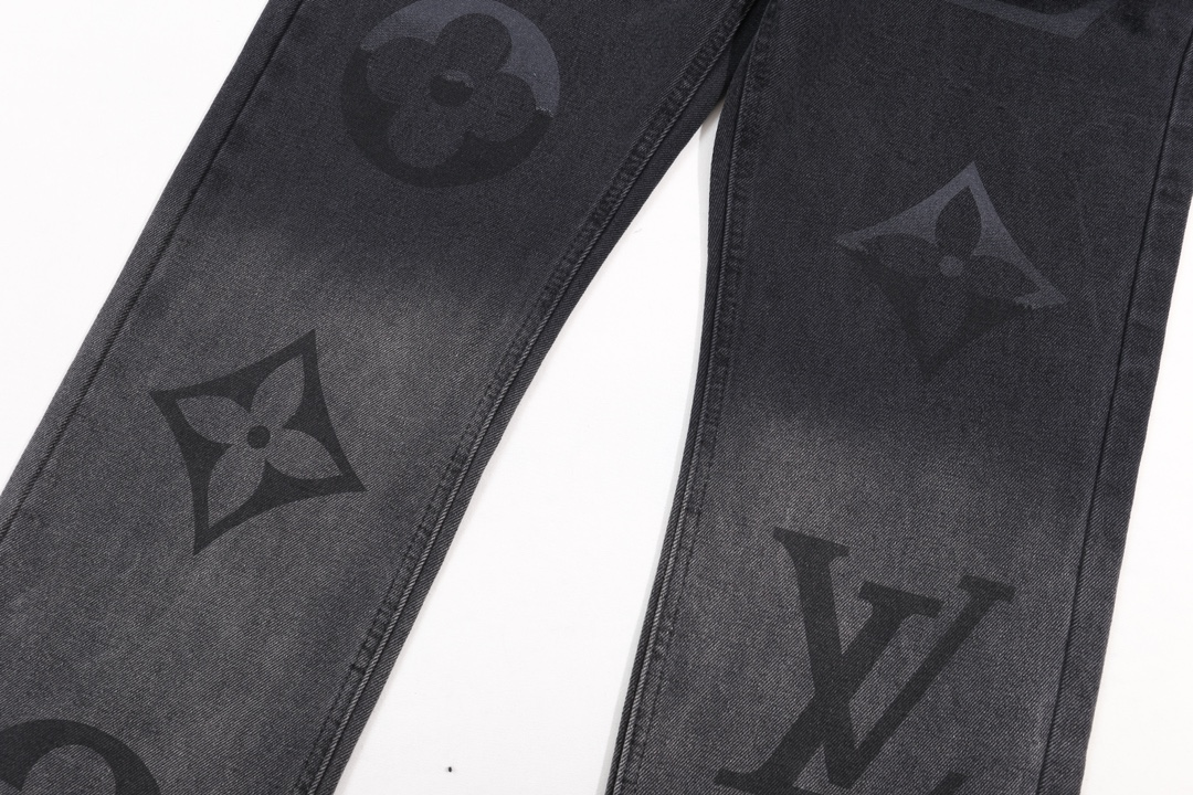 LV【LOUIS VUITTON   公式旗艦店】 ルイヴィトン  ジーパン  ご好評に付き再入荷！ 241218