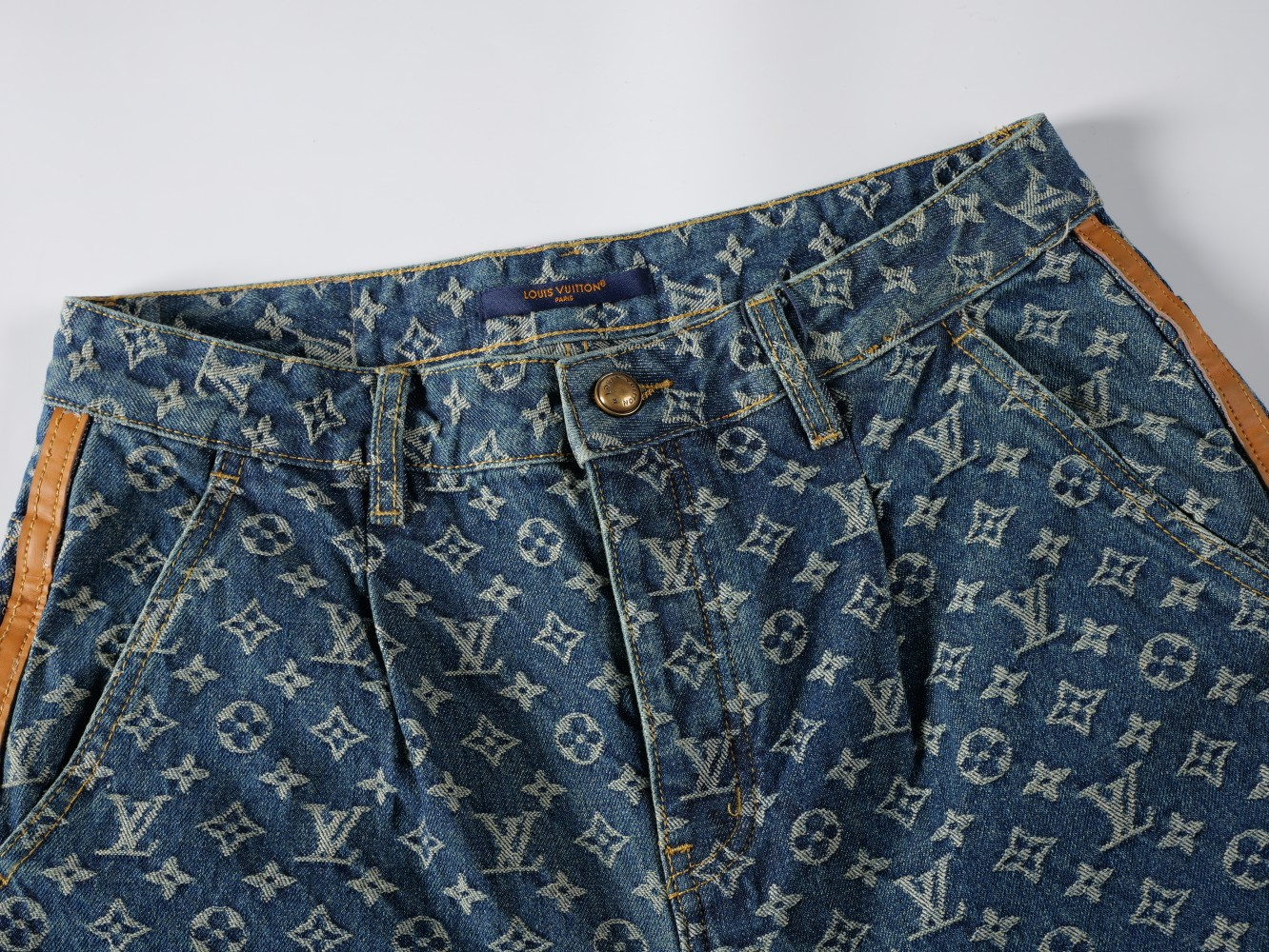 LV【LOUIS VUITTON   公式旗艦店】 ルイヴィトン  ジーパン  ご好評に付き再入荷！ 241218