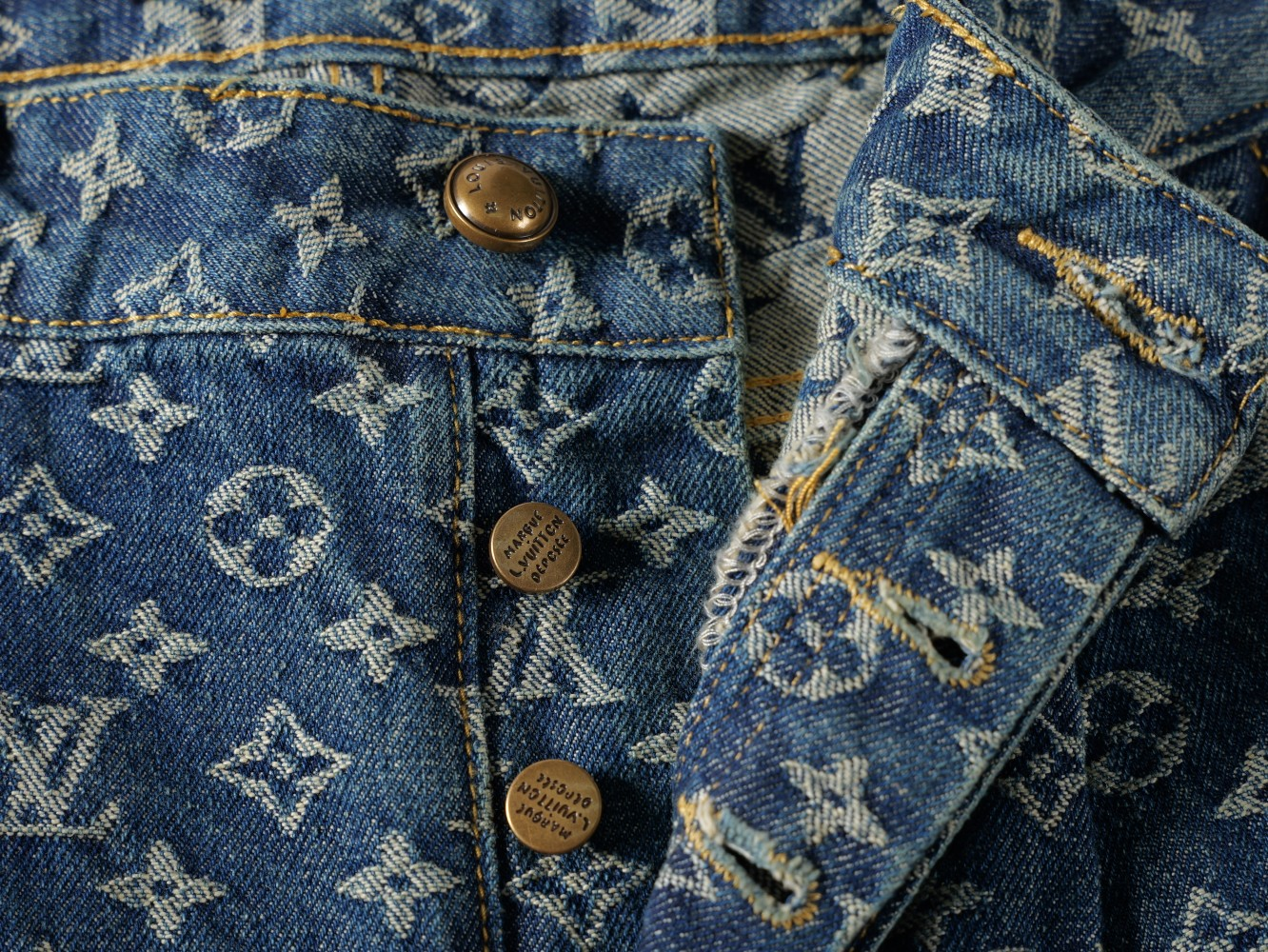 LV【LOUIS VUITTON   公式旗艦店】 ルイヴィトン  ジーパン  ご好評に付き再入荷！ 241218