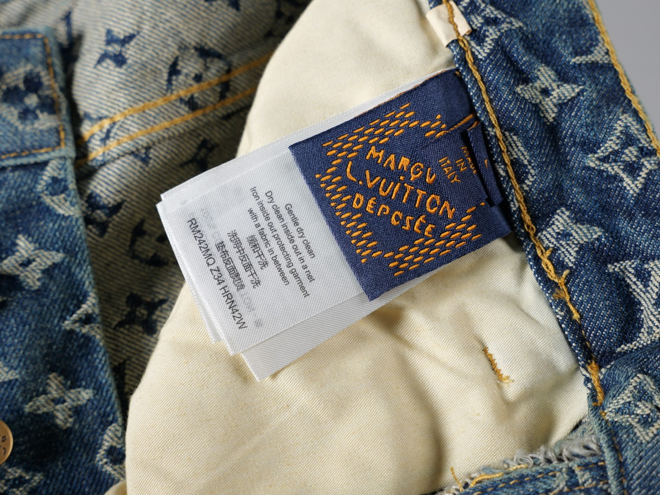 LV【LOUIS VUITTON   公式旗艦店】 ルイヴィトン  ジーパン  ご好評に付き再入荷！ 241218