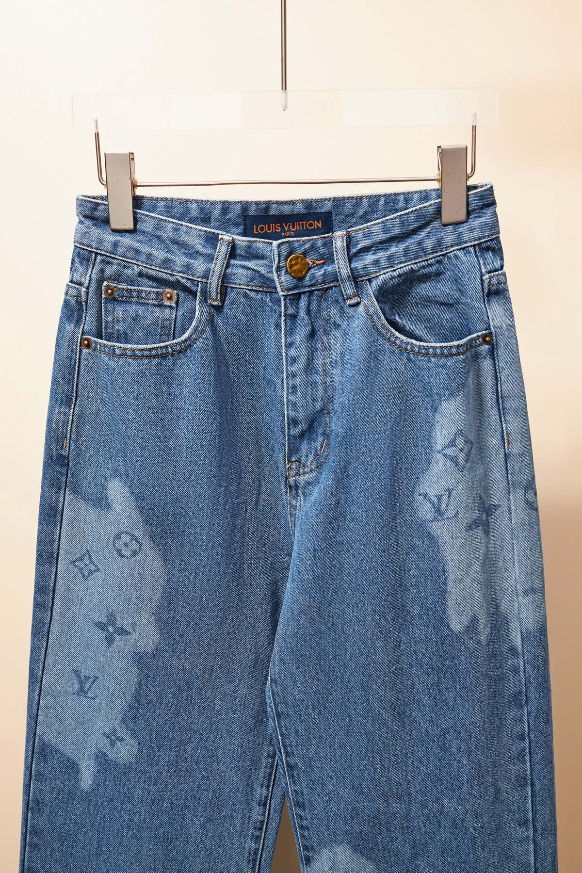 LV【LOUIS VUITTON   公式旗艦店】 ルイヴィトン  ジーパン  ご好評に付き再入荷！ 241218