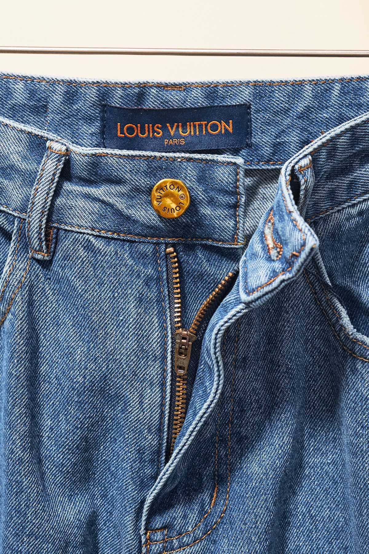 LV【LOUIS VUITTON   公式旗艦店】 ルイヴィトン  ジーパン  ご好評に付き再入荷！ 241218