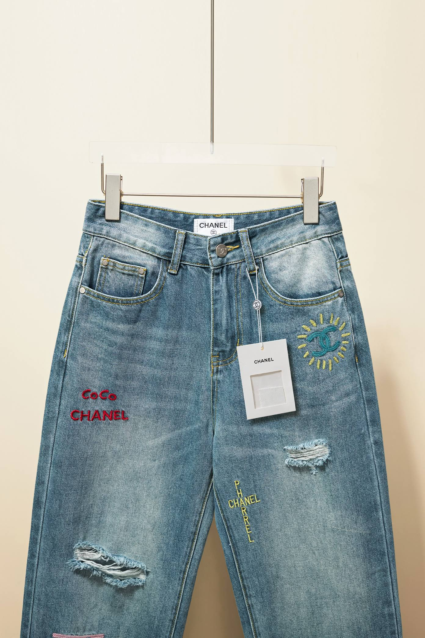 【CHANEL  公式旗艦店】シャネル    ジーパン  ご好評に付き再入荷！ 241218