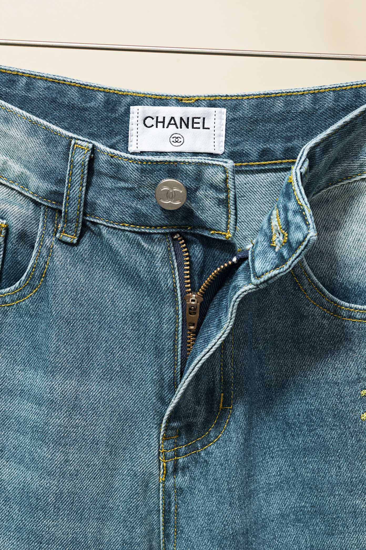 【CHANEL  公式旗艦店】シャネル    ジーパン  ご好評に付き再入荷！ 241218