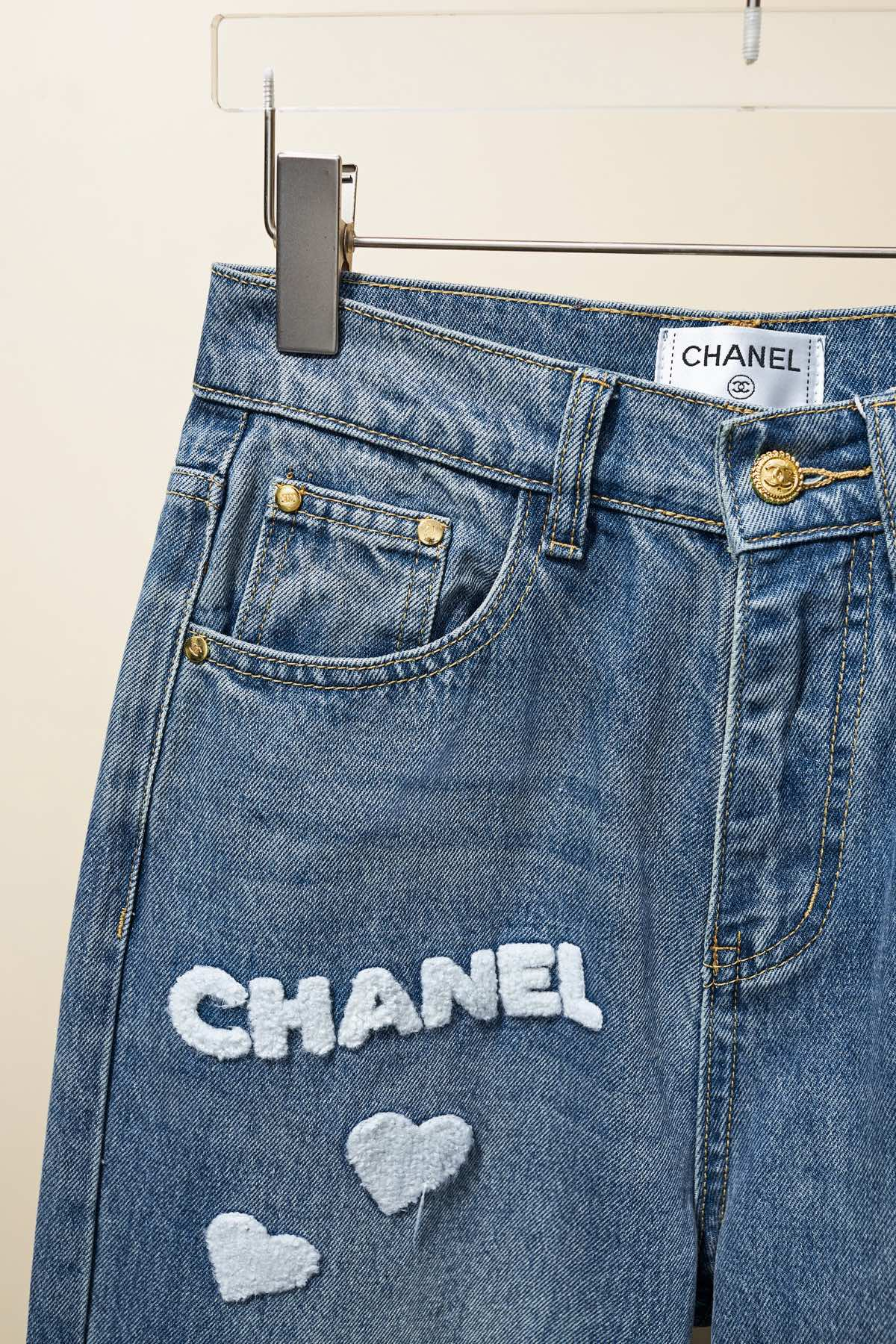 【CHANEL  公式旗艦店】シャネル    ジーパン  ご好評に付き再入荷！ 241218