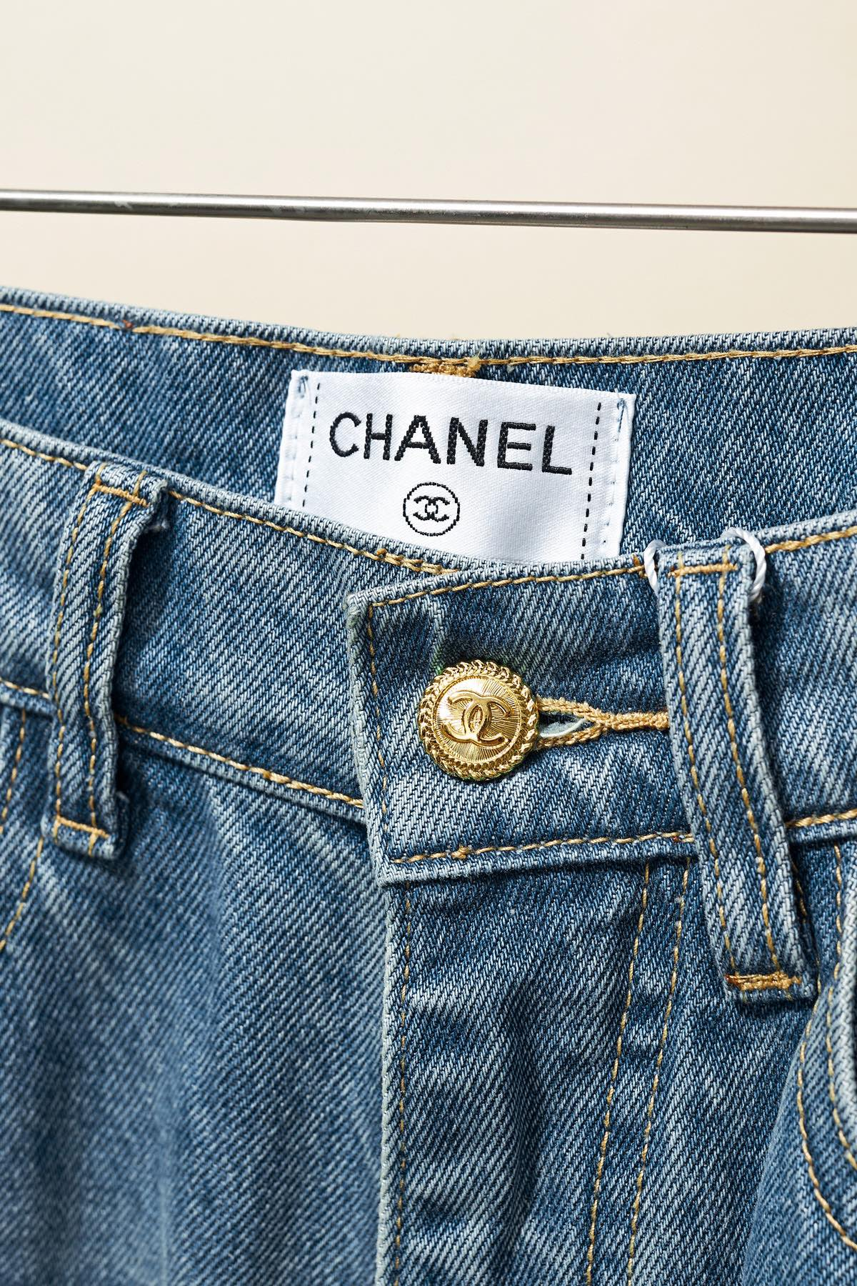 【CHANEL  公式旗艦店】シャネル    ジーパン  ご好評に付き再入荷！ 241218