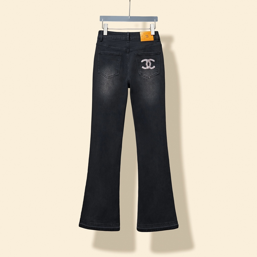 【CHANEL  公式旗艦店】シャネル    ジーパン  ご好評に付き再入荷！ 241218