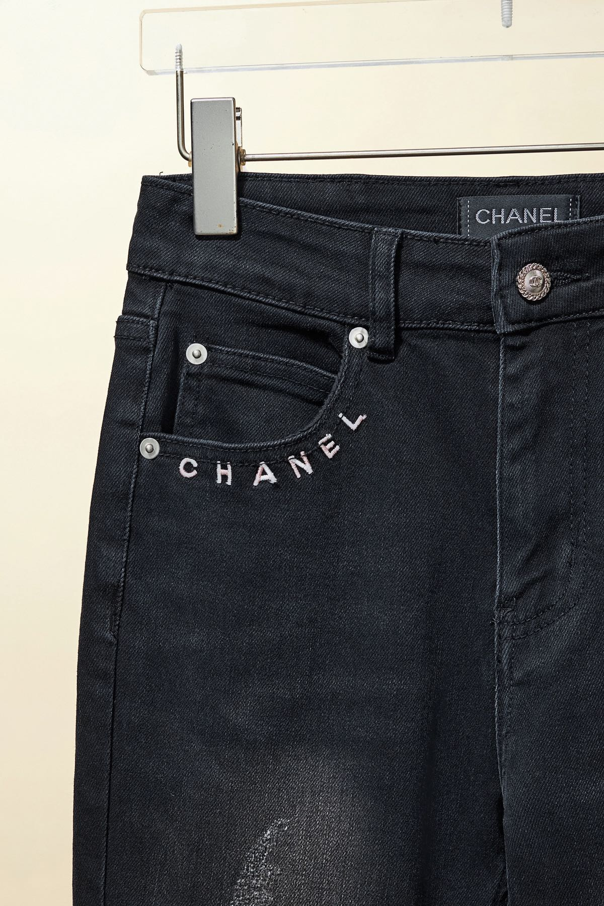 【CHANEL  公式旗艦店】シャネル    ジーパン  ご好評に付き再入荷！ 241218